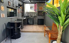 Apto centro, reformado com churrasqueira!!